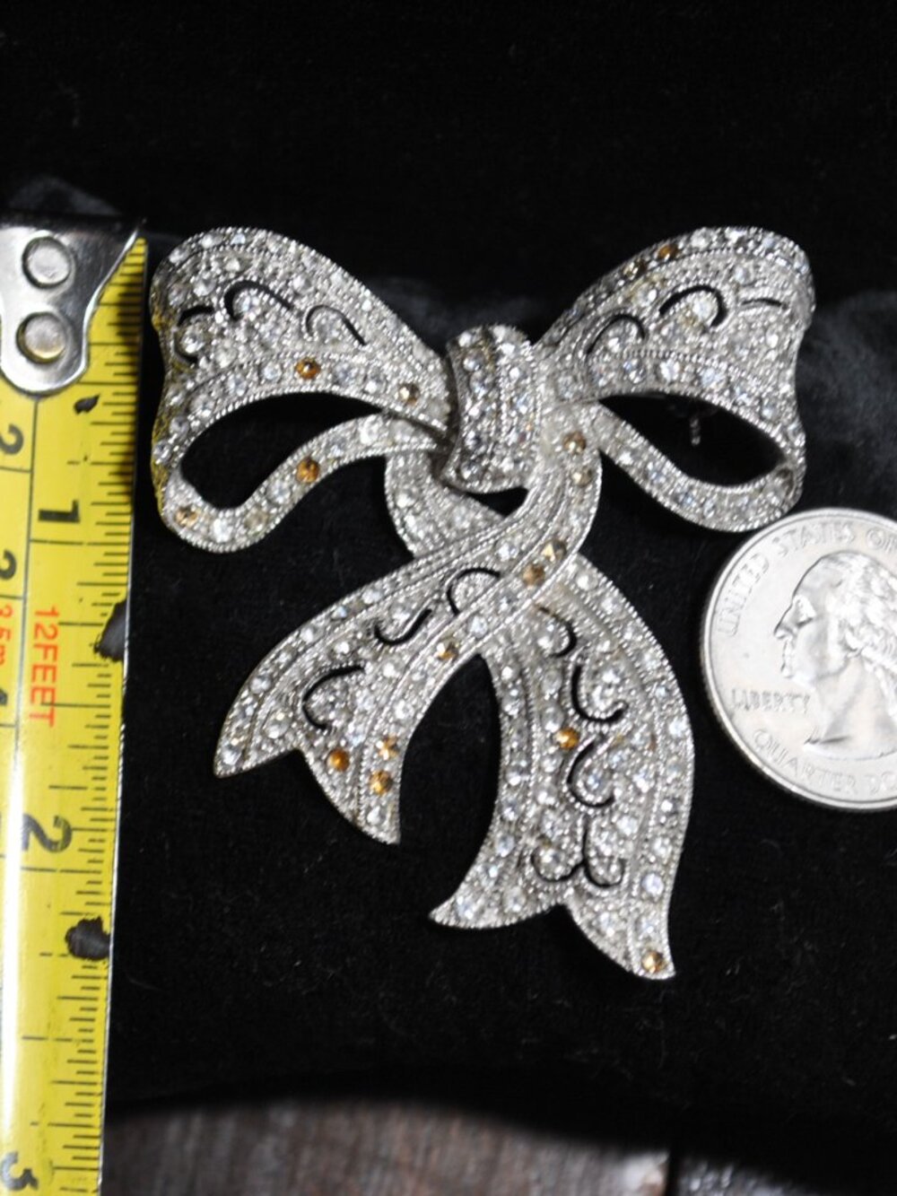 Damaged! Vintage Large Rhinestone Bow Costume Brooch - Picture 8 of 8